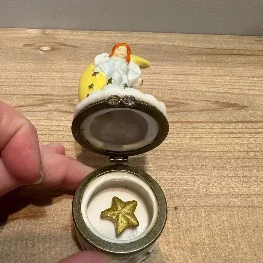 Moon, Stars & Angel Vintage Porcelain Trinket Jewelry Box Star Inside Cloud 3.5” - Picture 3 of 4